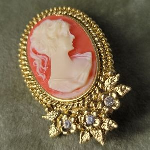 Vintage Avon Romantic Regency Preppy Coastal Grandmother Cameo Broach Pin